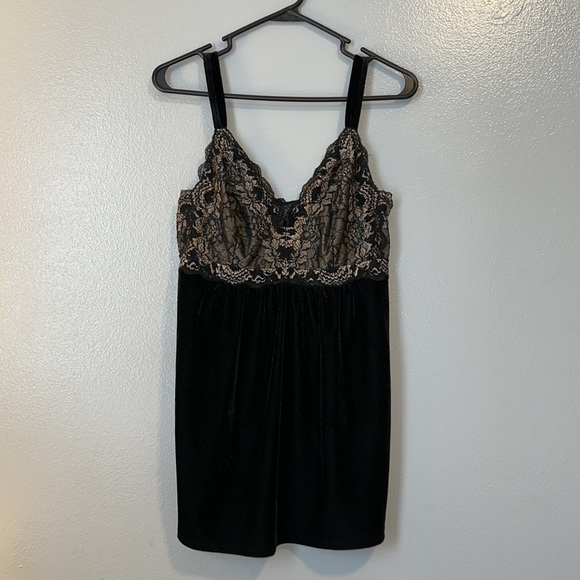 Soma black velvet and lace top size Large - Picture 14 of 17
